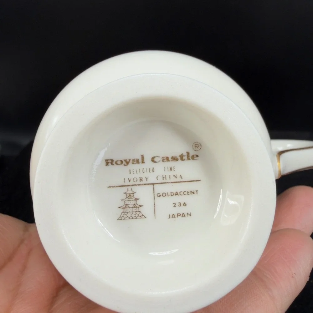Royal Castle Goldaccent Ivory China Tea Cup and Saucer Set Gold Trim‎ Japan VTG